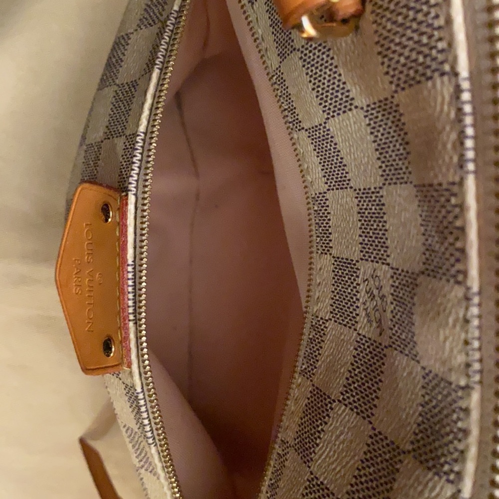 LOUIS VUITTON
Damier Azur Iena PM**Authentic***
Bag & wallet - Picture 9 of 16